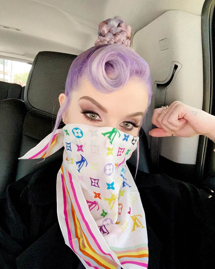 Kelly Osbourne's Pin Curl Side Bangs