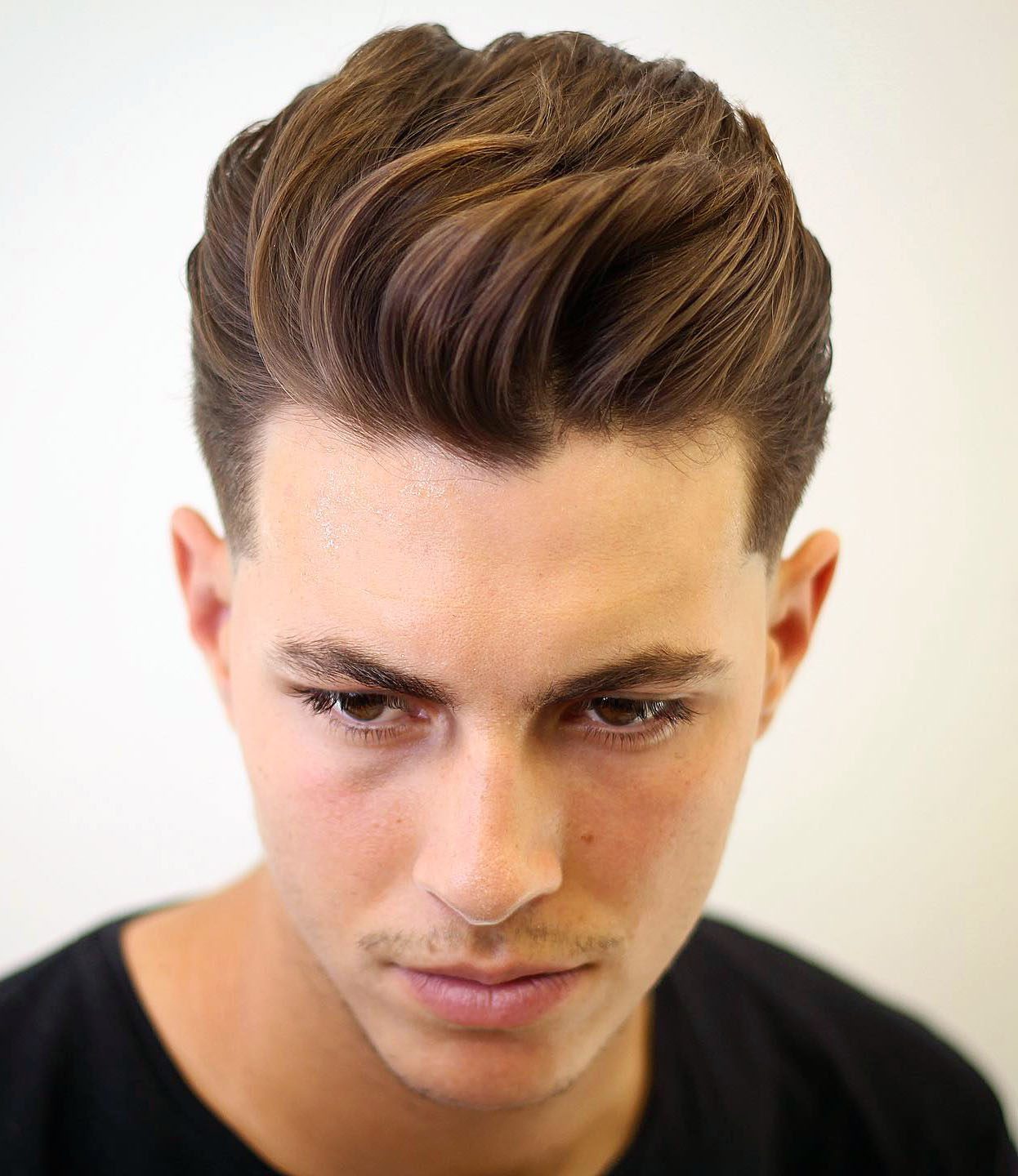 Прическа кок. Канадка Квифф. Квифф андеркат. Quiff (Квифф) короткая. Quiff стрижка.