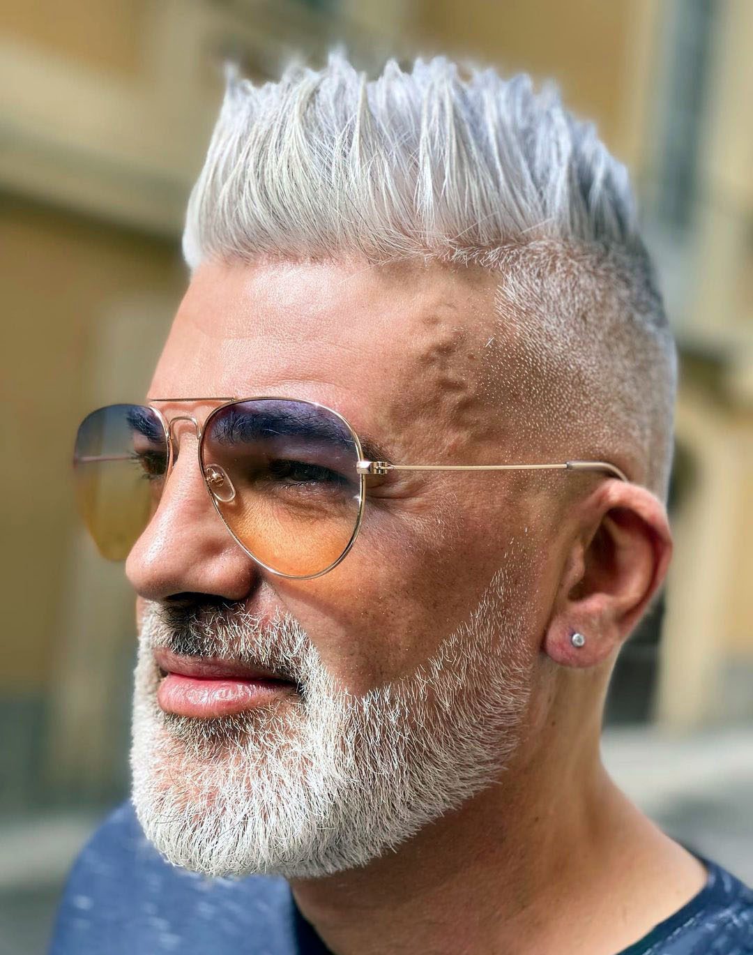 17 Stylish Hairstyles for Men Over 50  Cabelos grisalhos Cabelo  masculino Cabelo grisalho masculino