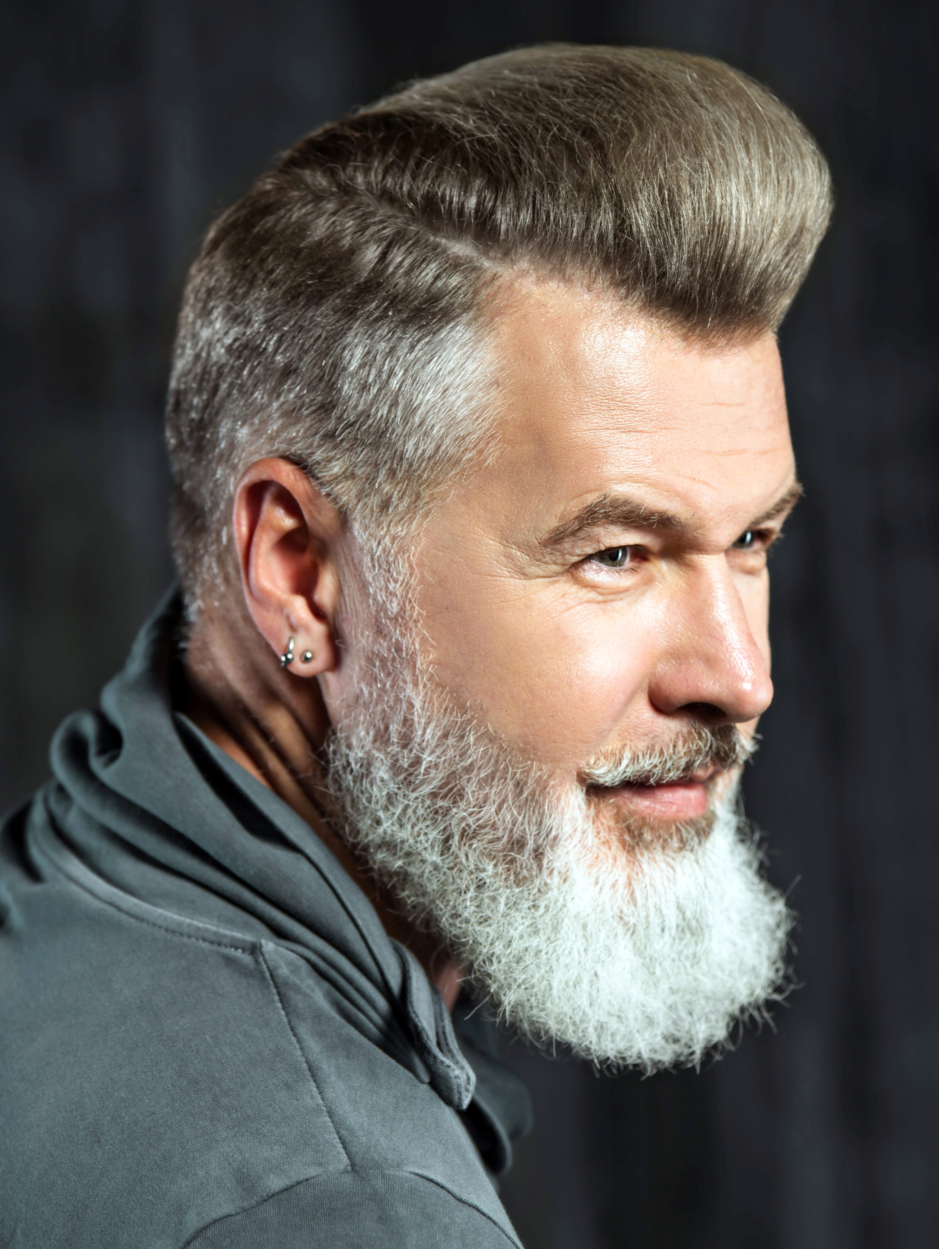 10 EyeCatching Hairstyles For Mature MiddleAged Men Haircut Inspiration