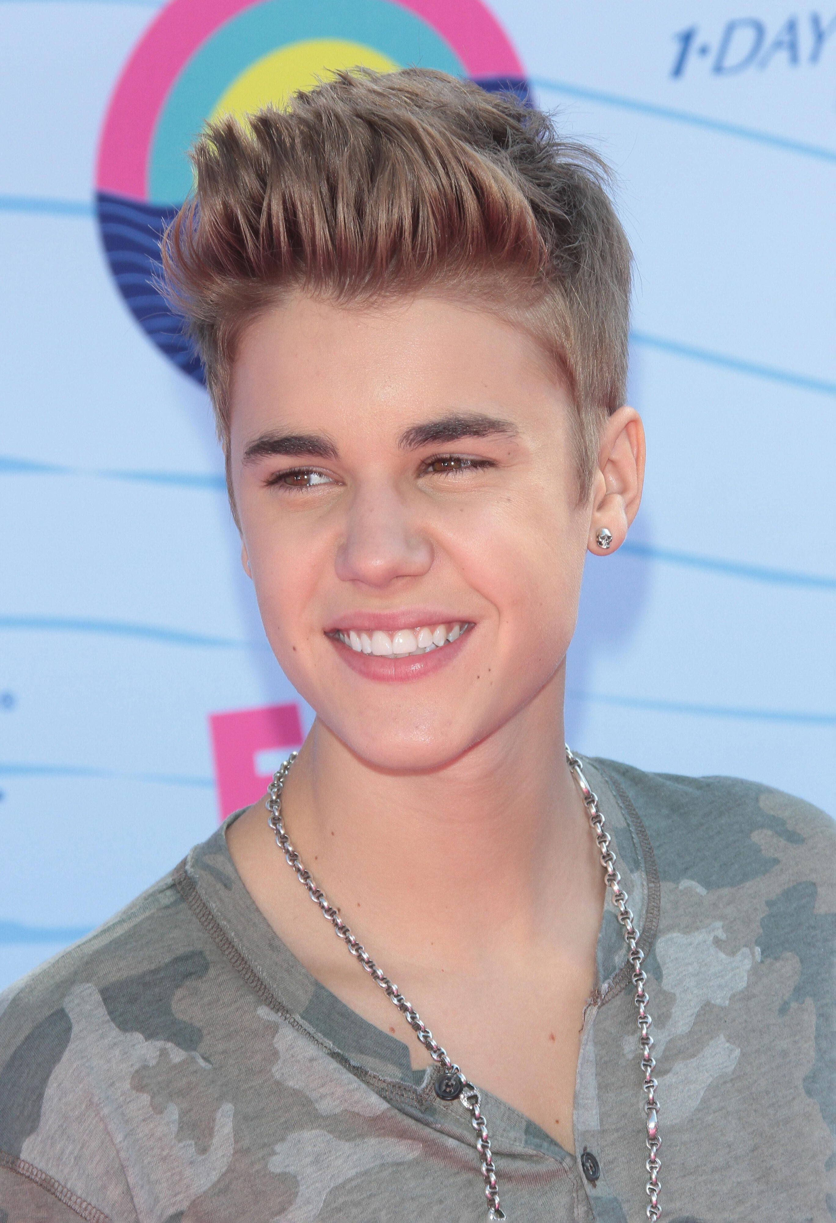 Justin Bieber Old Hair Style PNG Image  Transparent PNG Free Download on  SeekPNG