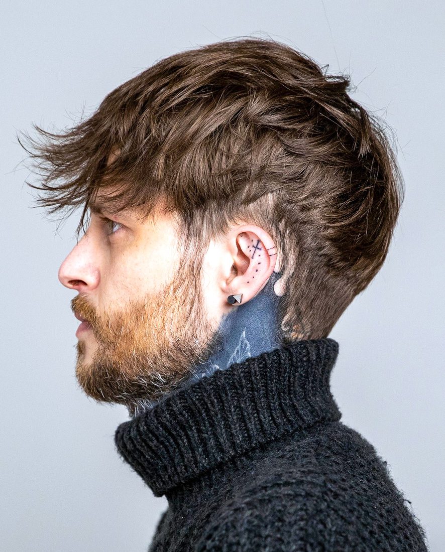 Men's looks for hair that give the impression that the guys just wake up  and shake their heads