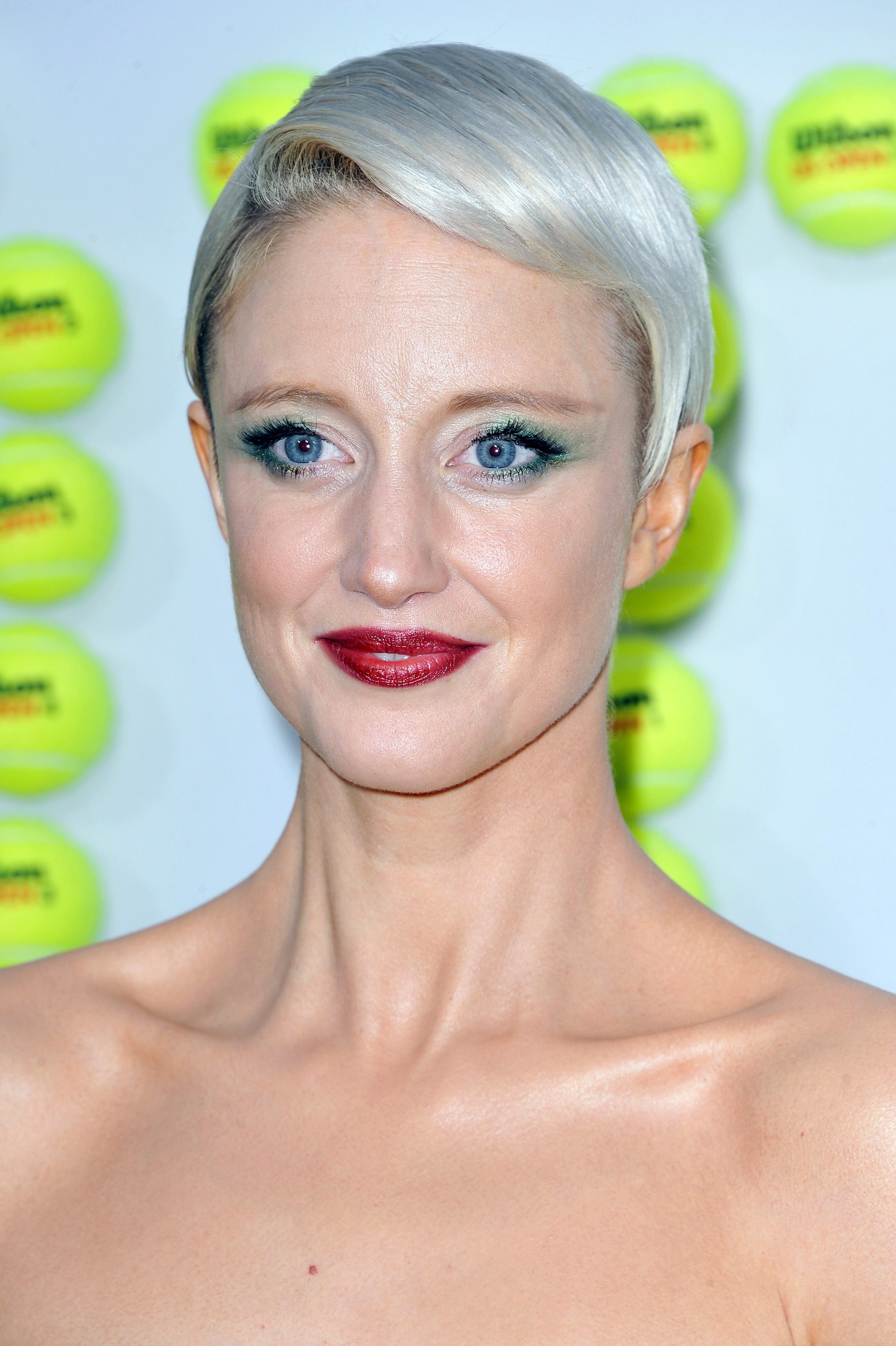 Andrea Riseborough's Sleek Platinum-Blonde Pixie