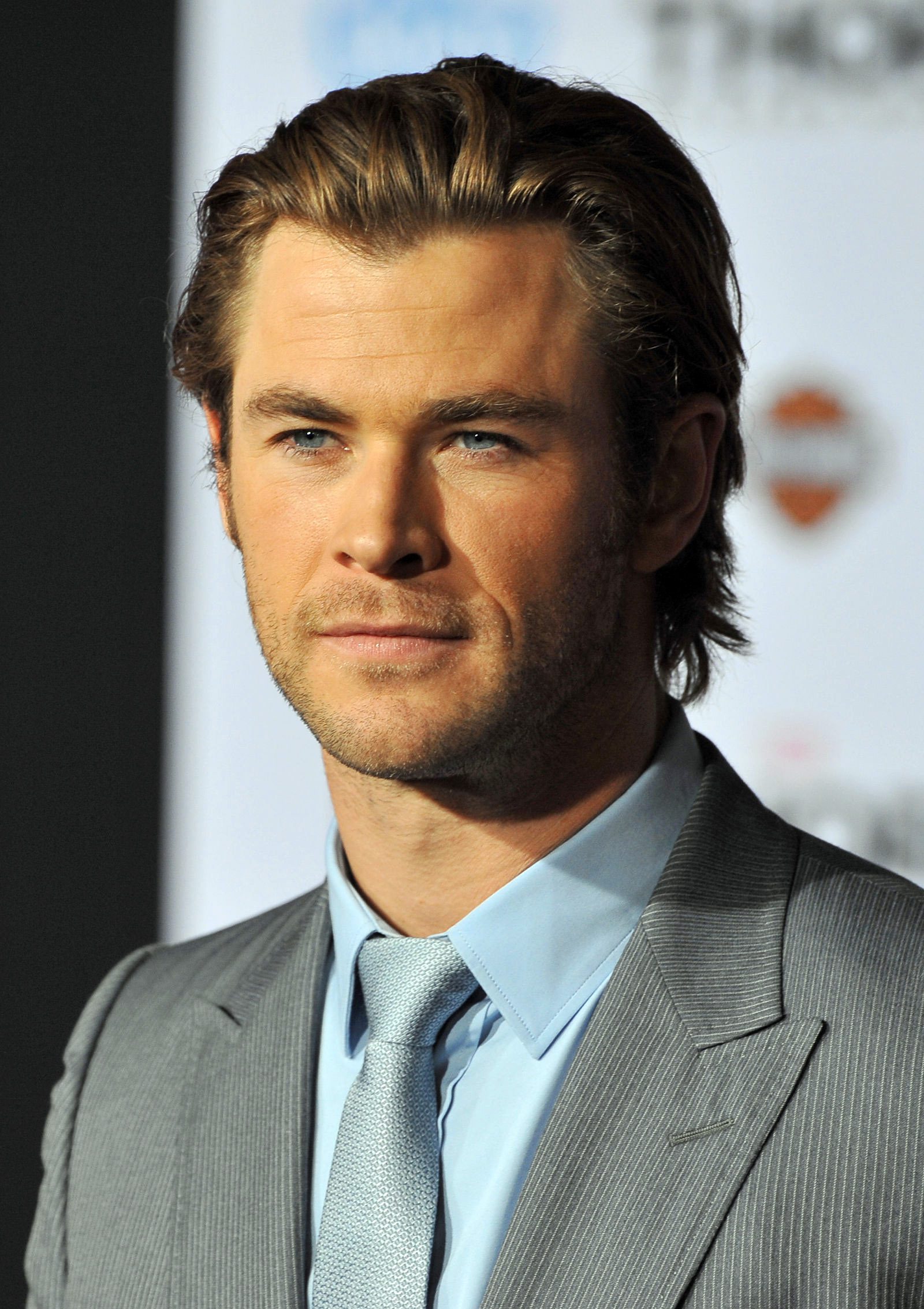 Chris Hemsworth flow hairstyle by Featureflash Photo Agency