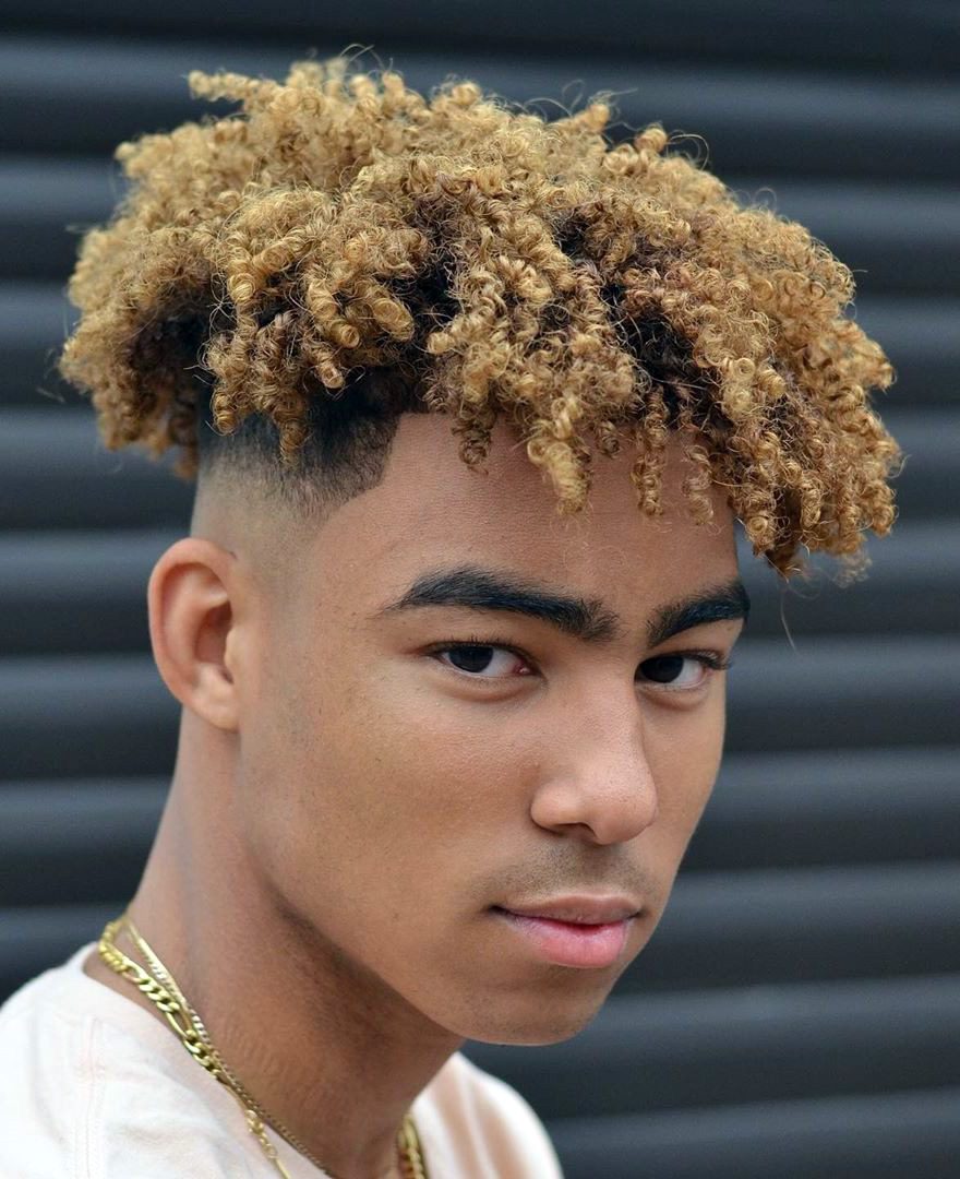 Featured image of post Curly Afro Taper : Taper fade for curly hair can be combined with a number of other hairstyle ideas to bring innovation to the curly hairstyles.