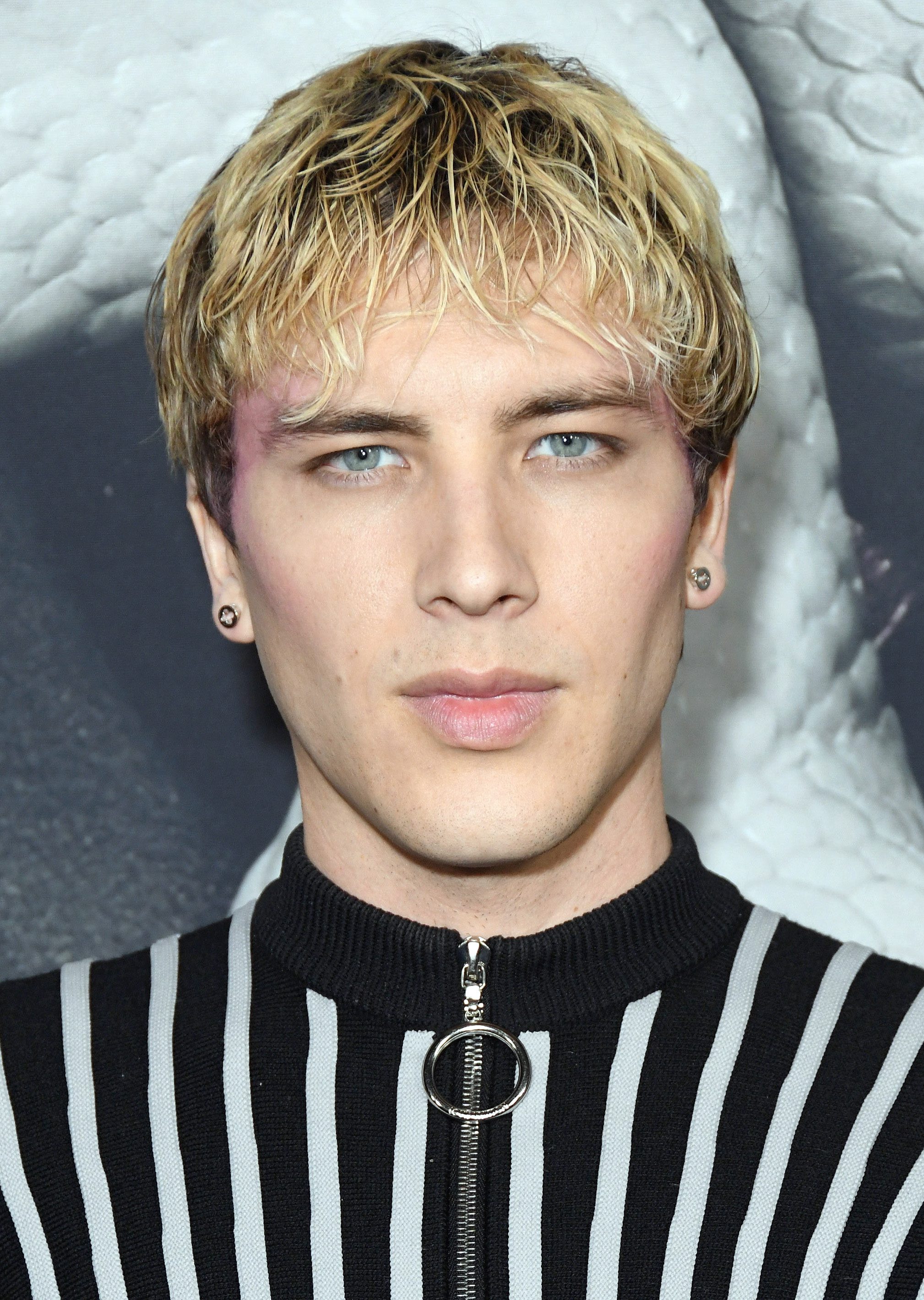 Mushroom Cuts for Men: Cody Fern's Wet Look