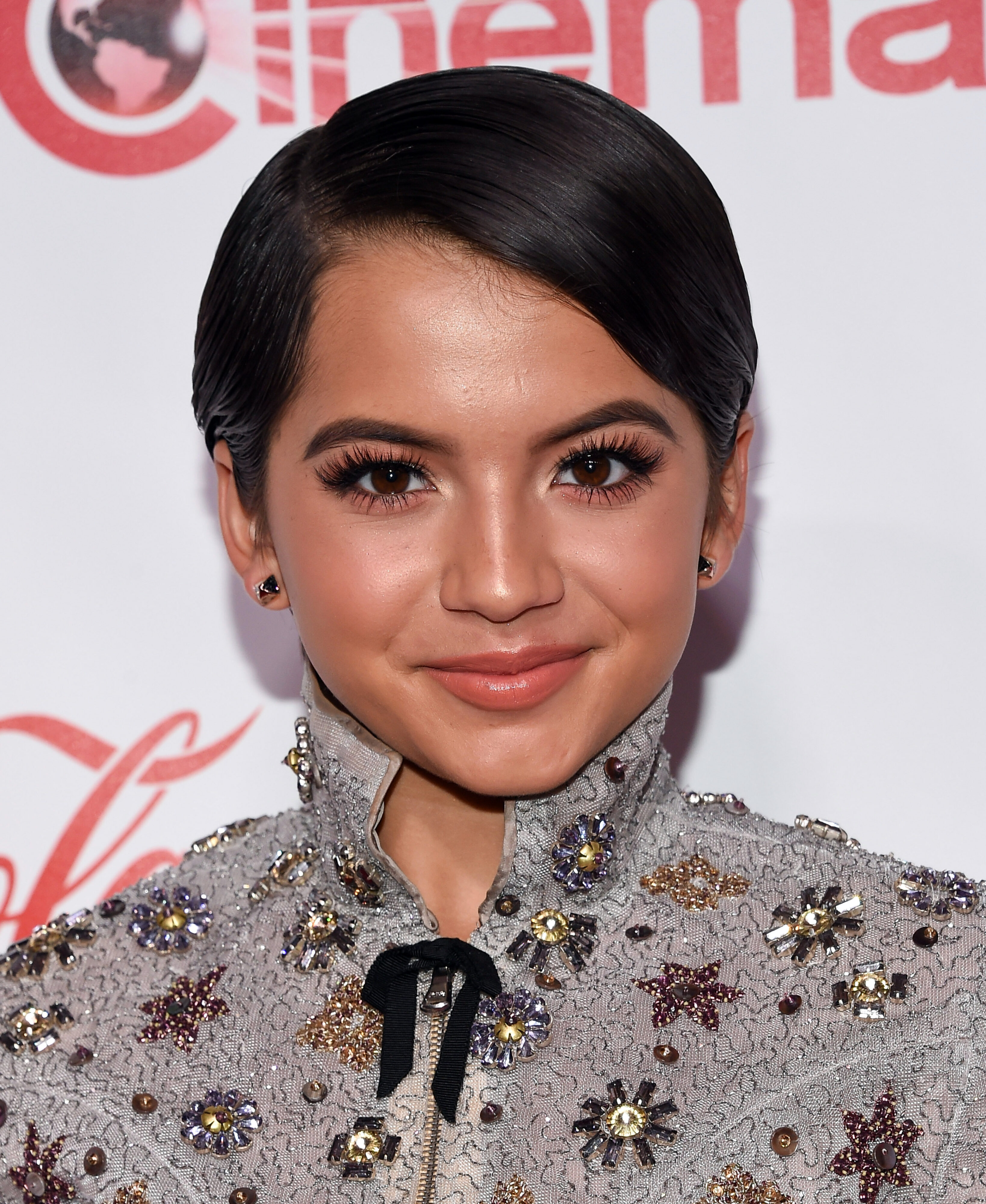 Isabella Moner's Smooth and Sleek Pixie