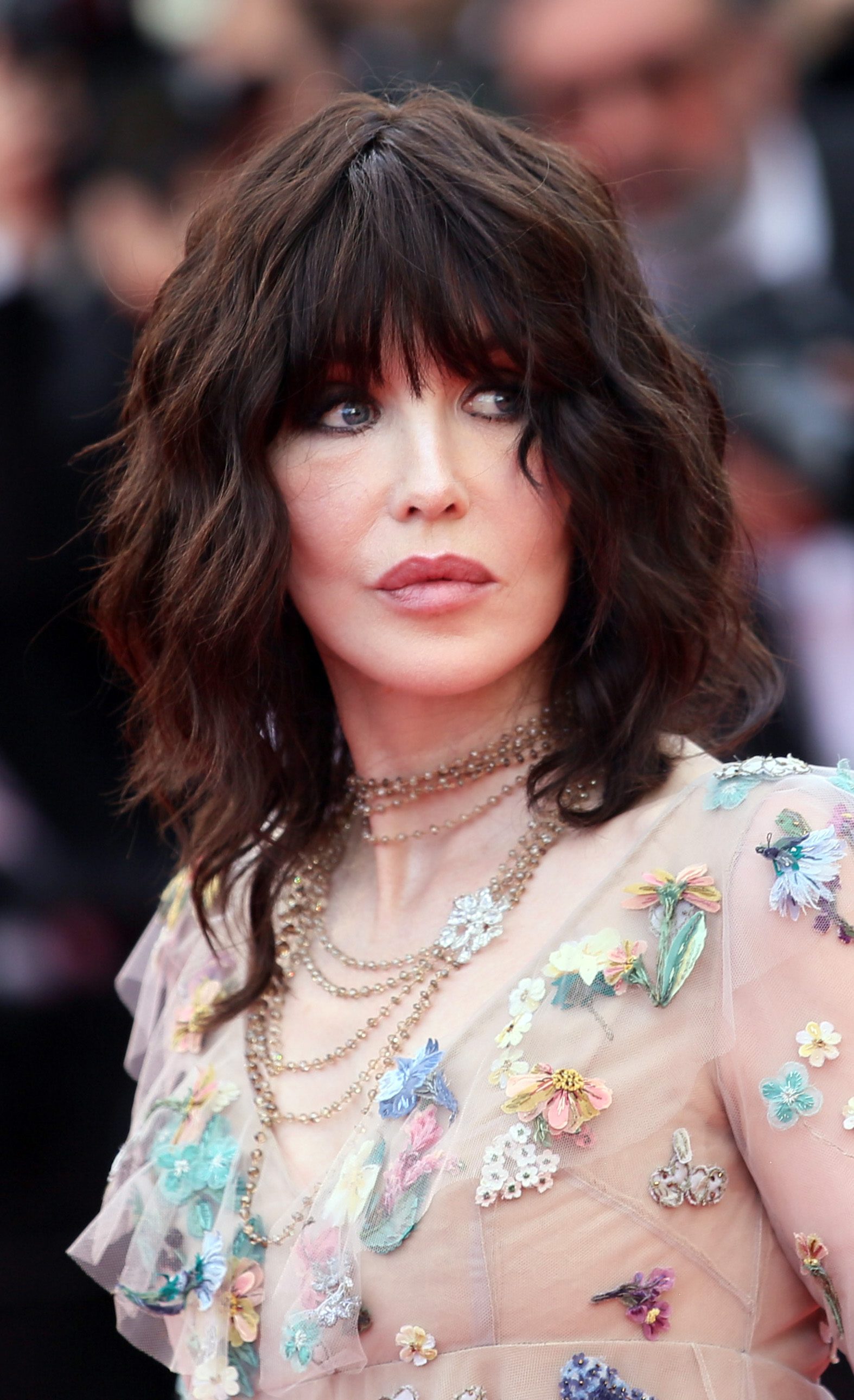 Isabelle Adjani's Choppy Fringe and Wavy Lob