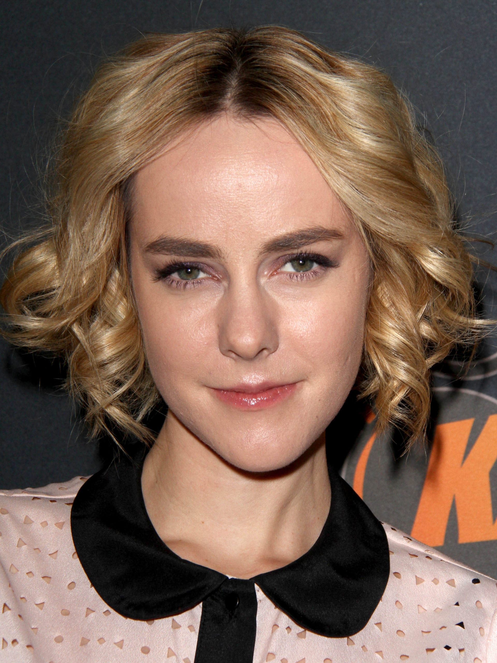 Jena Malone's Curly Bob