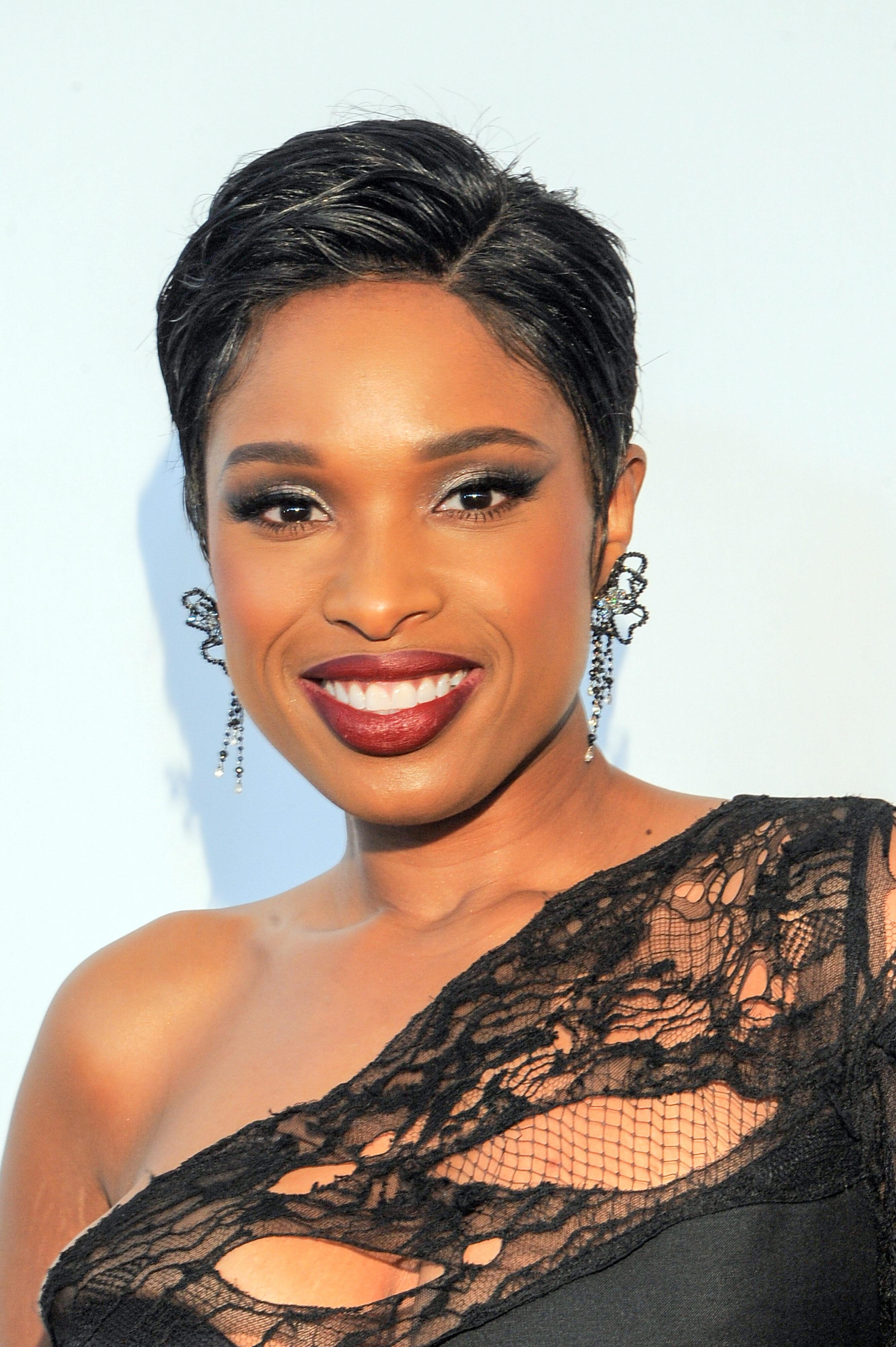 Jennifer Hudson's Side-Parted Pixie