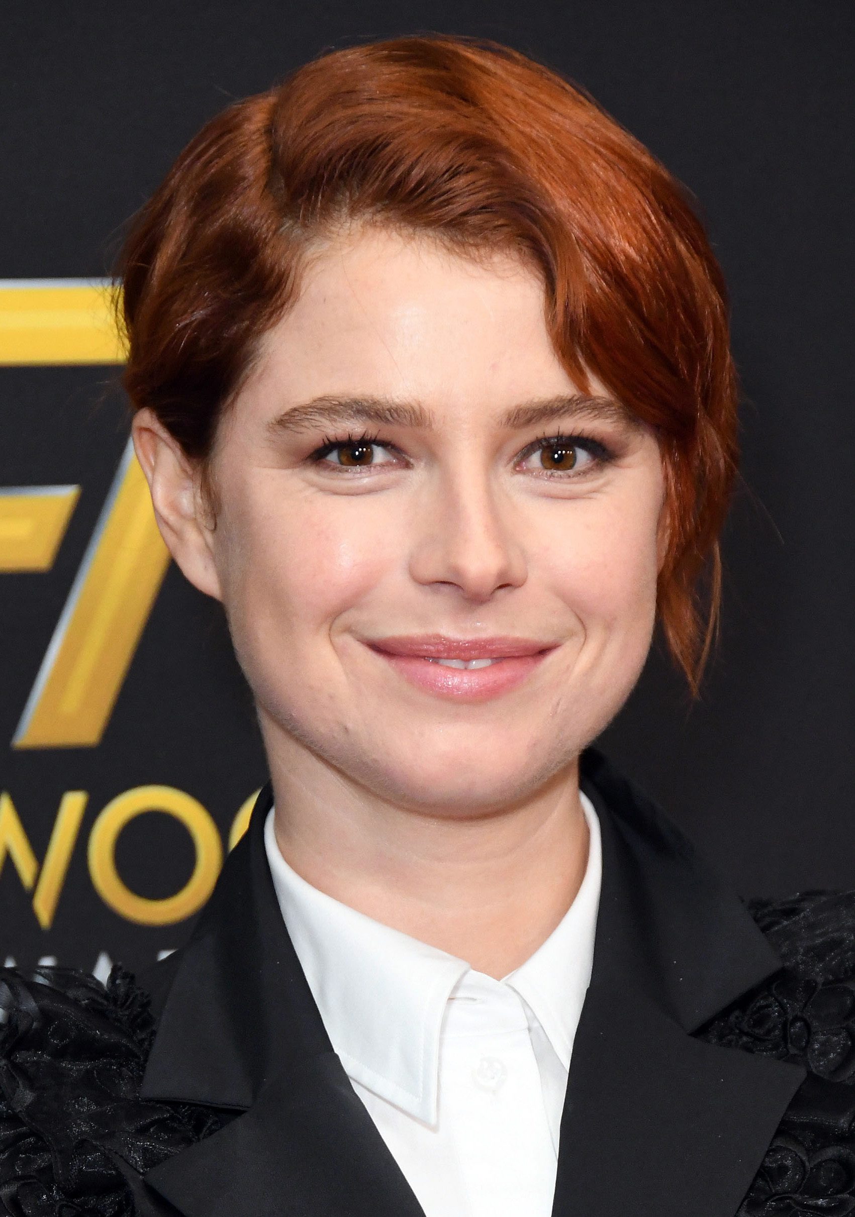 Jessie Buckley's Angular Pixie