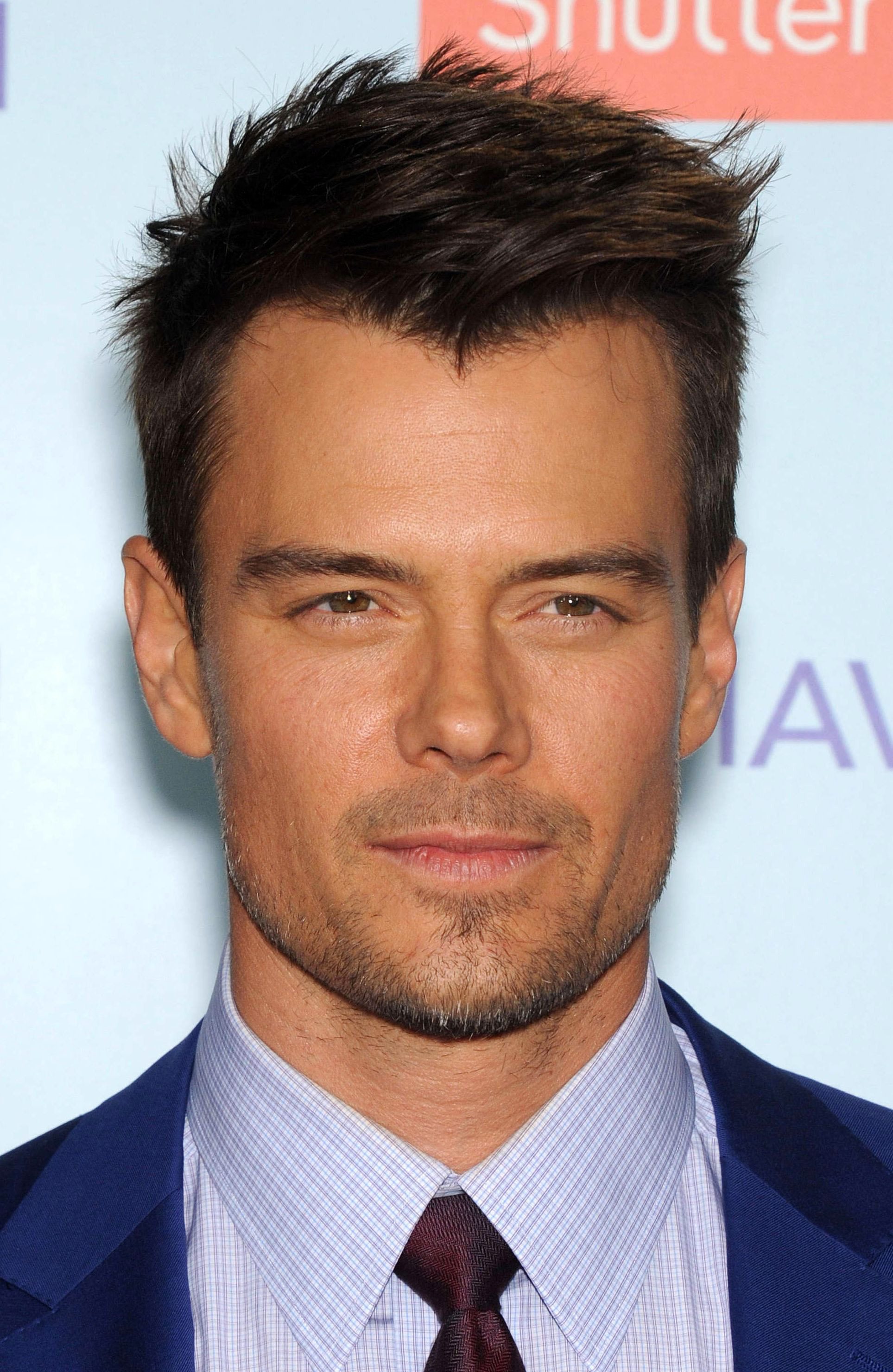 Wind Swept Undercut de Josh Duhamel com Widow's Peak