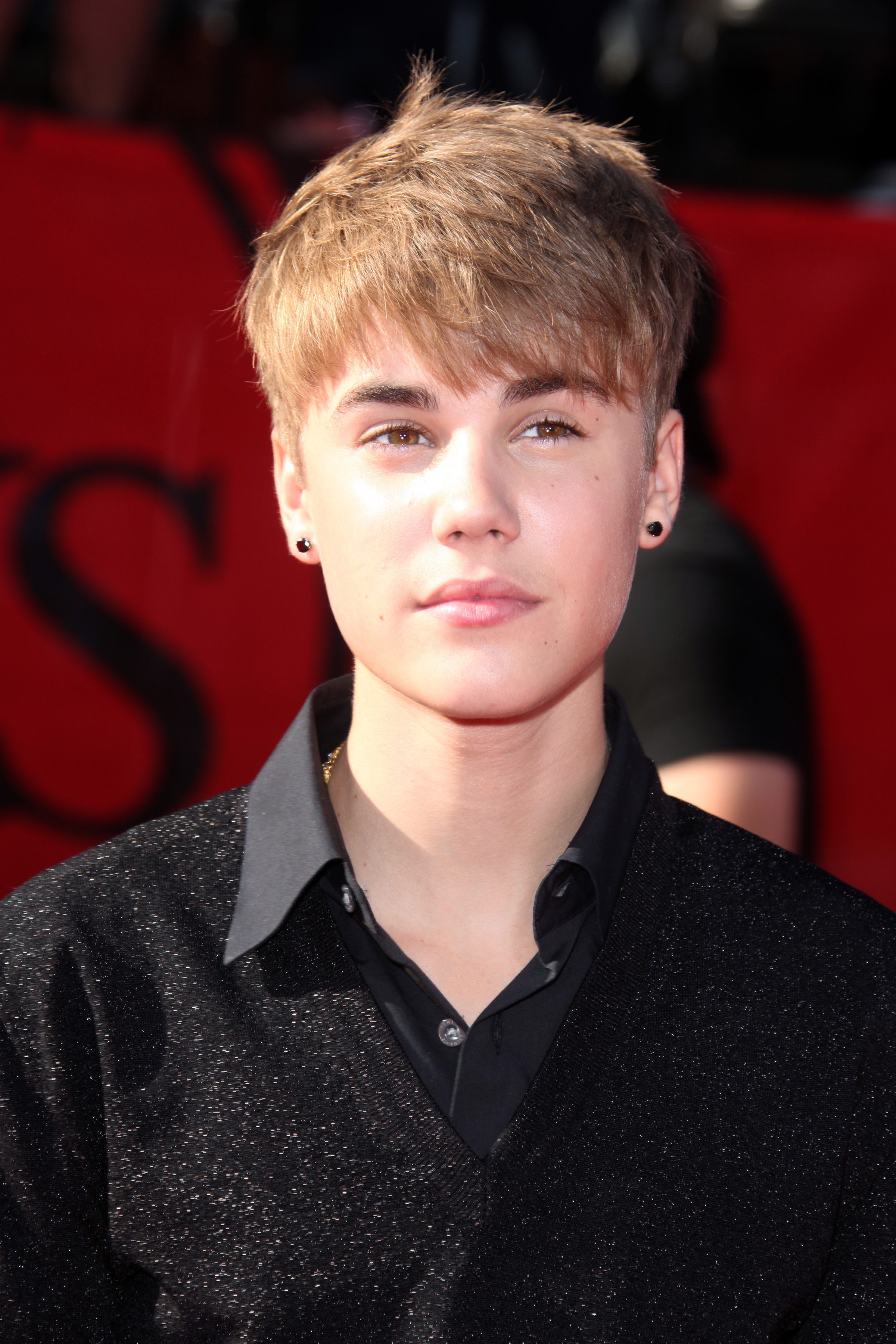 Justin Bieber's Long Blonde Hair Resembles Pop Culture Star Zack Morris' |  Glamour