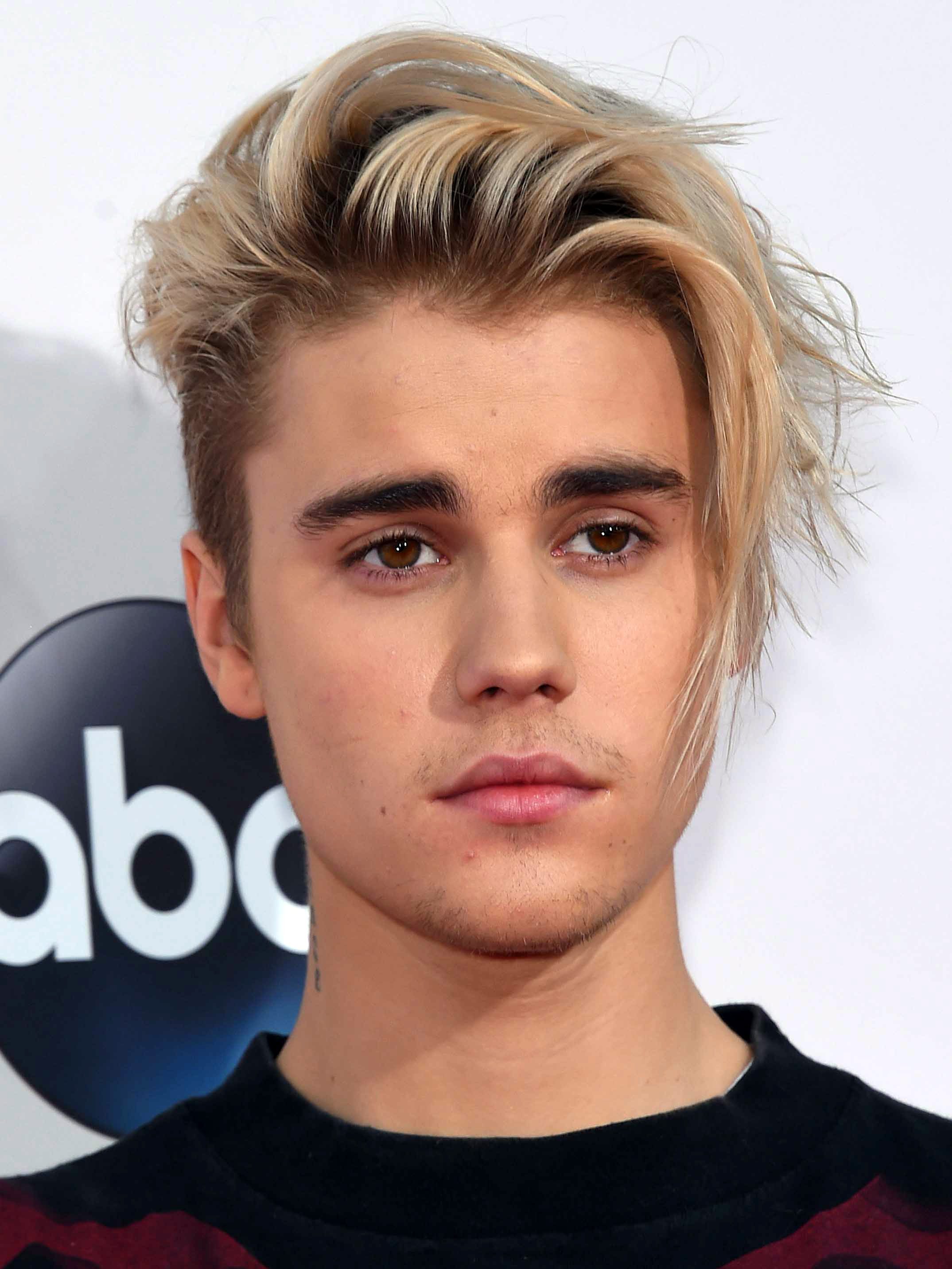 Justin Bieber's Side Swept Dyed Fringe