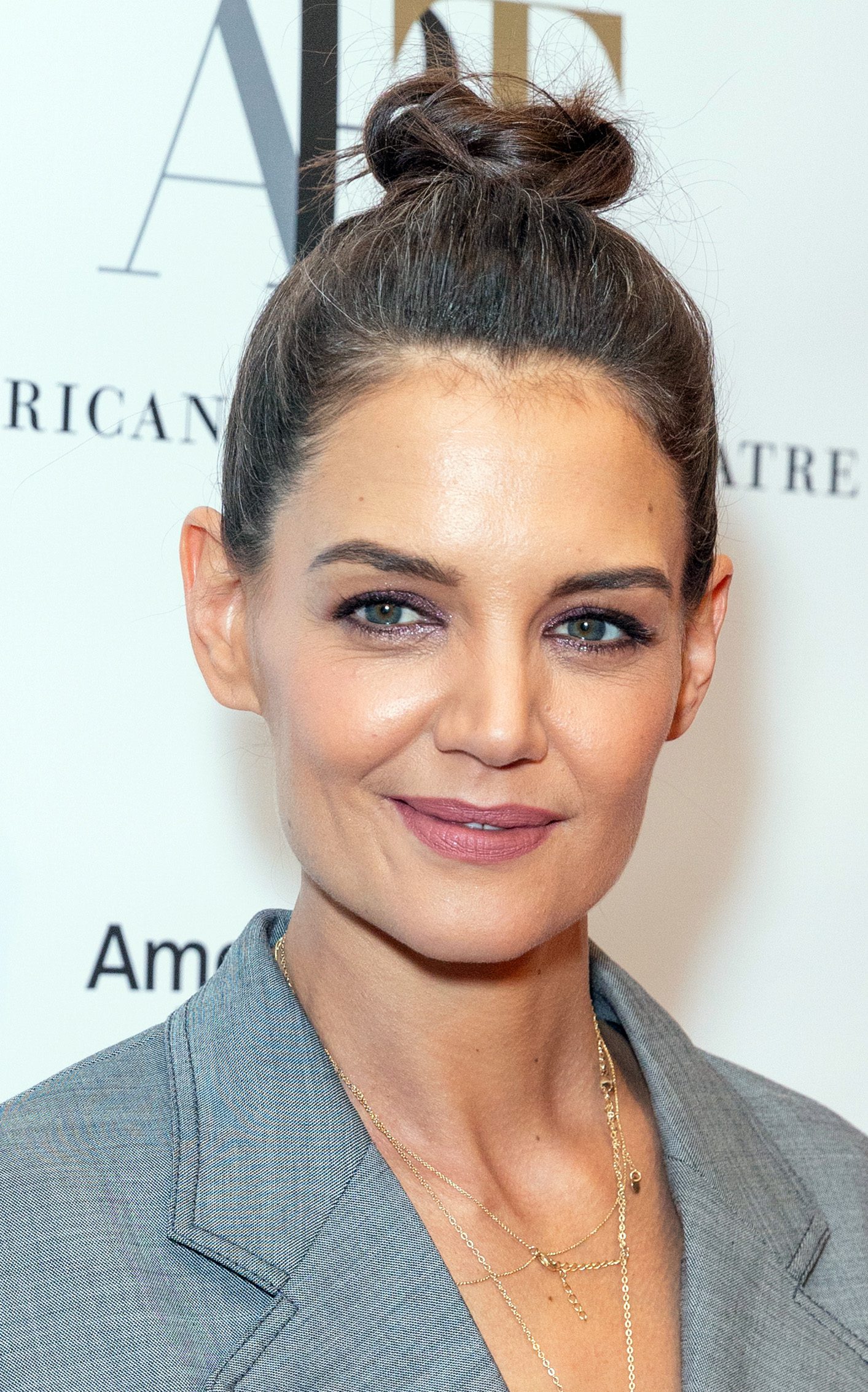 Katie Holmes' Neat Top Bun