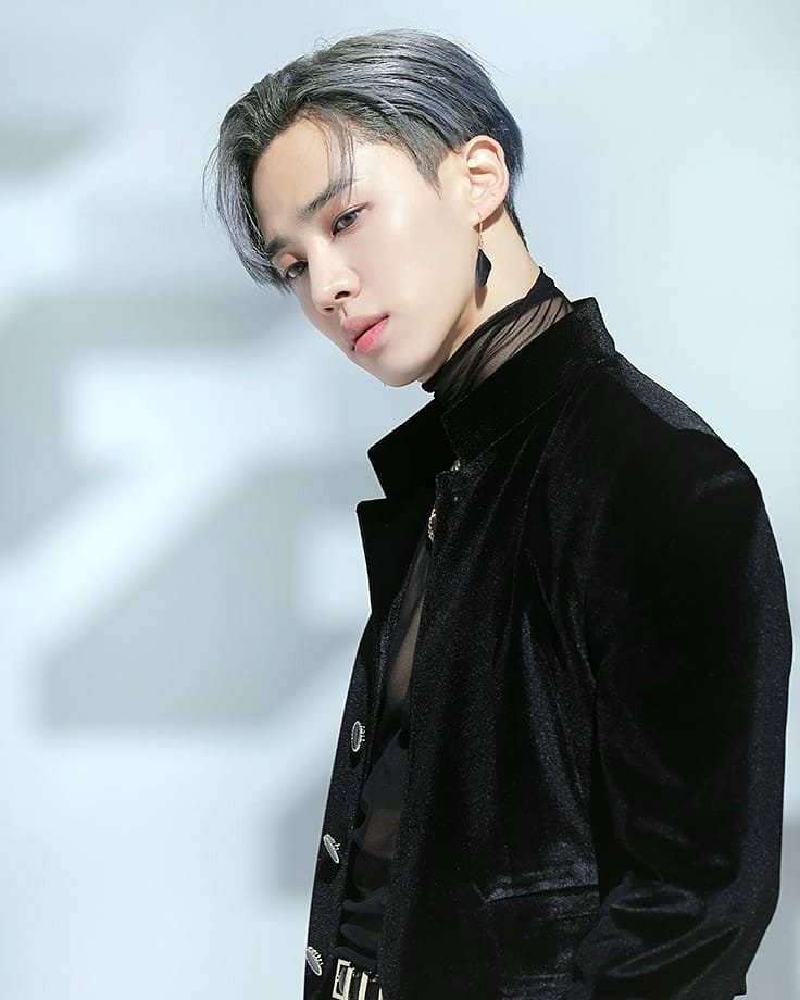 Lee Gi Kwang’s Silver Hair With Side Part