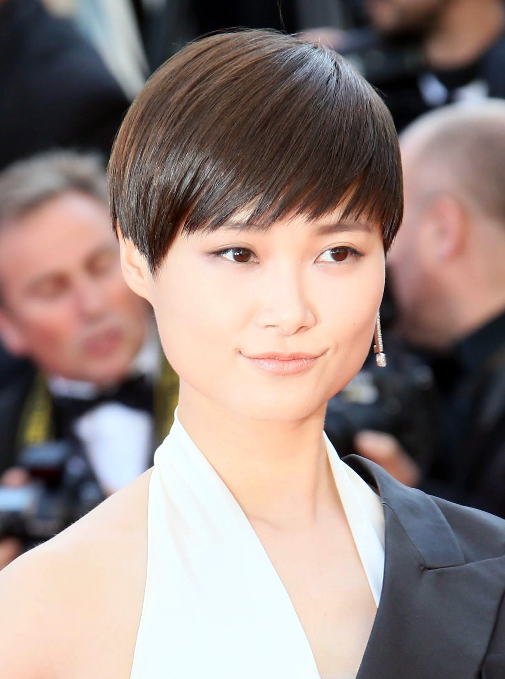 Li Yuchun's Feathery Bangs and Short Crop