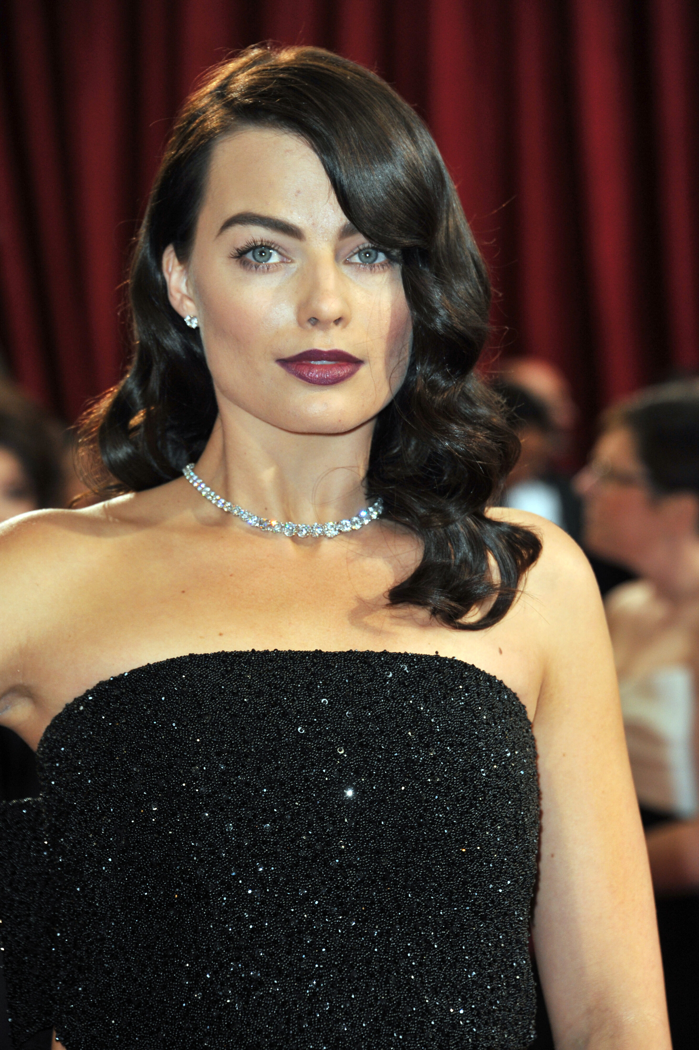 Margot Robbie's Old Hollywood Waves With Side Bangs