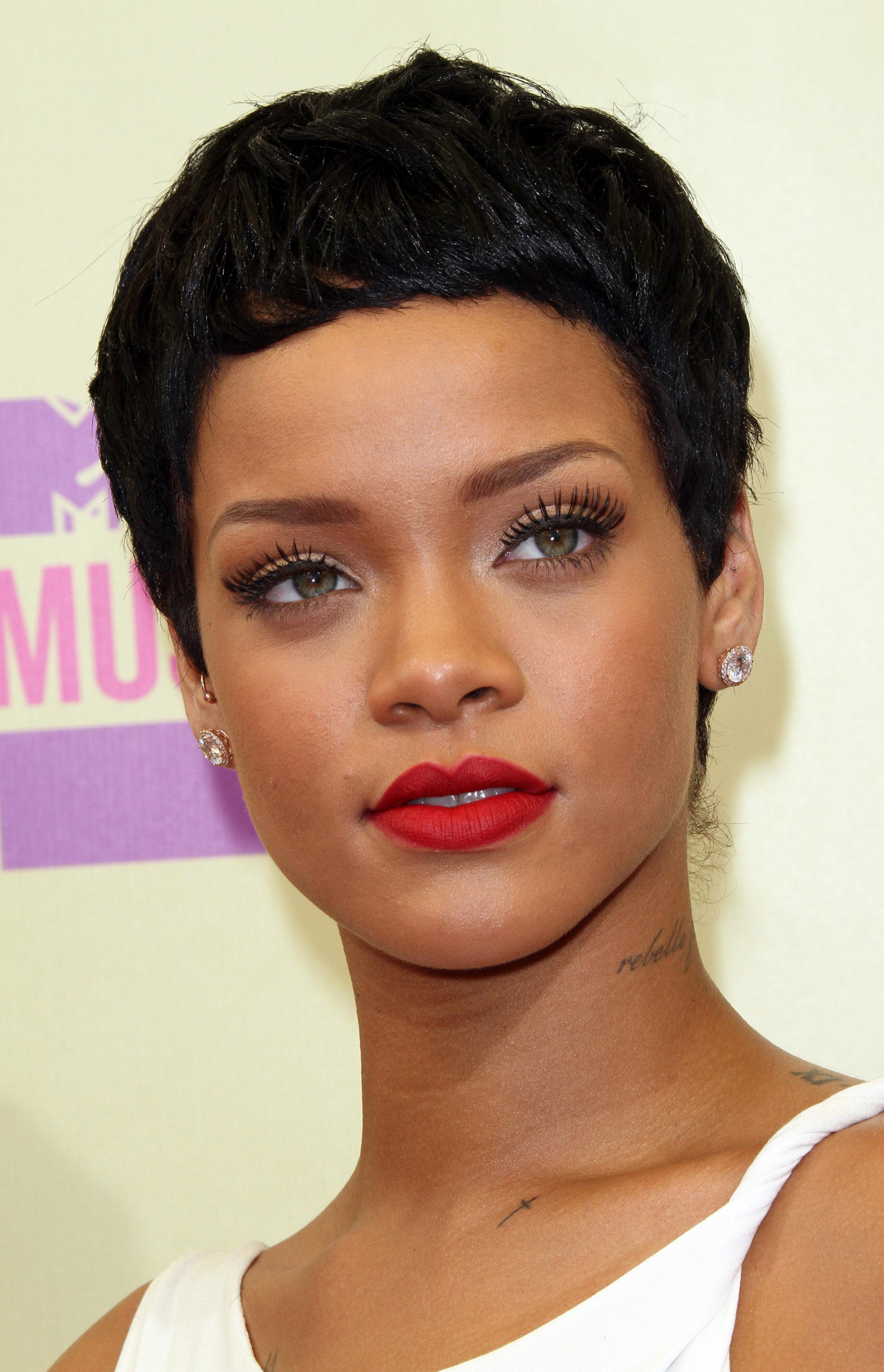 The Best Short Haircuts for Older Women