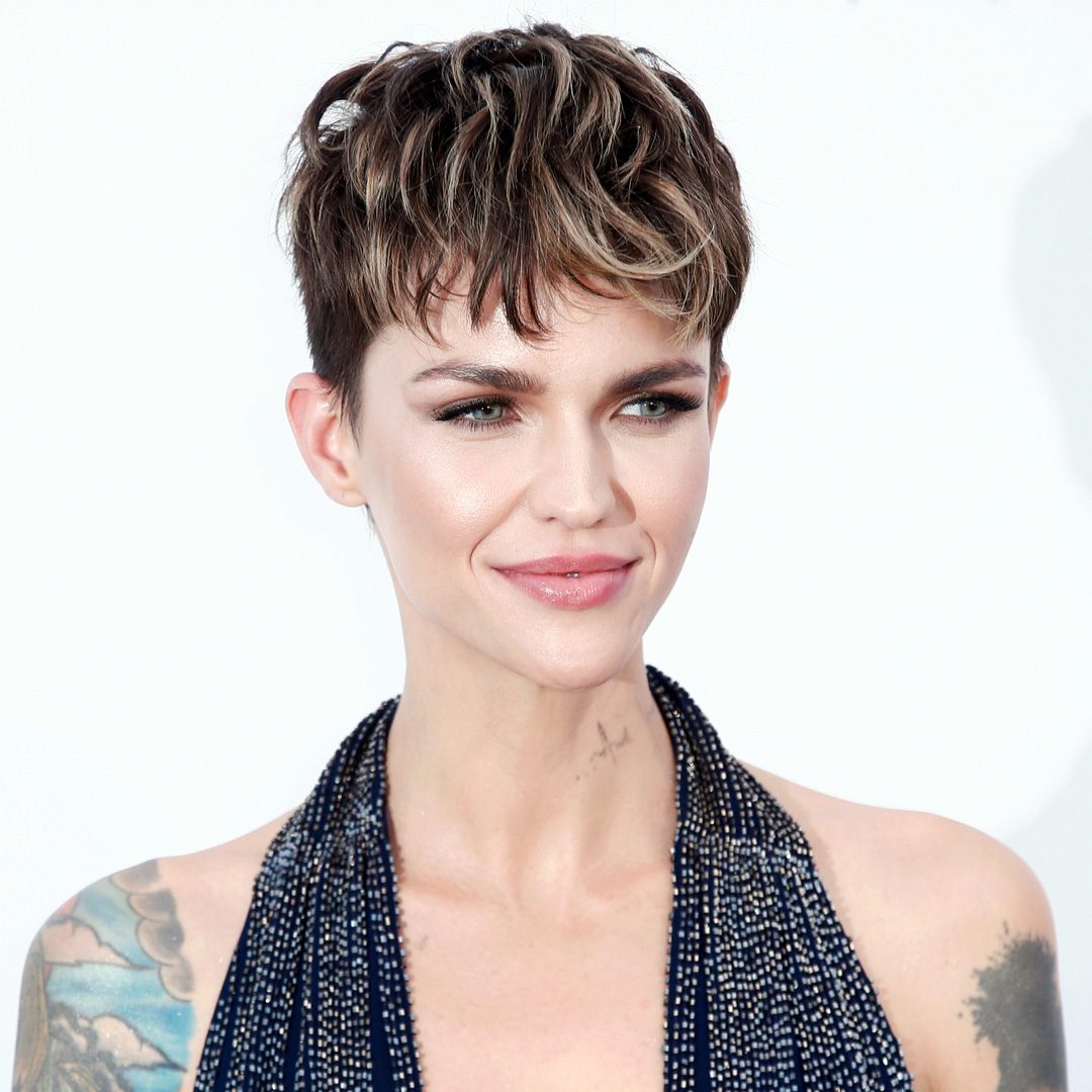 Short, Edgy Haircuts Are So Cool Right Now—Here Are Our Faves | Funky short  hair, Super short hair, Edgy hair