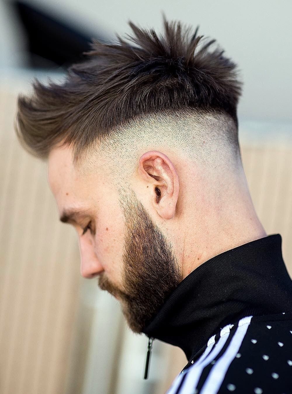 Fade haircut: Kiểu tóc Fade là một trong những kiểu tóc hot nhất của hiện tại, giúp bạn trông thật sáng suốt và lịch lãm. Hãy xem ảnh liên quan để khám phá những kiểu tóc Fade phù hợp với khuôn mặt và phong cách của bạn.