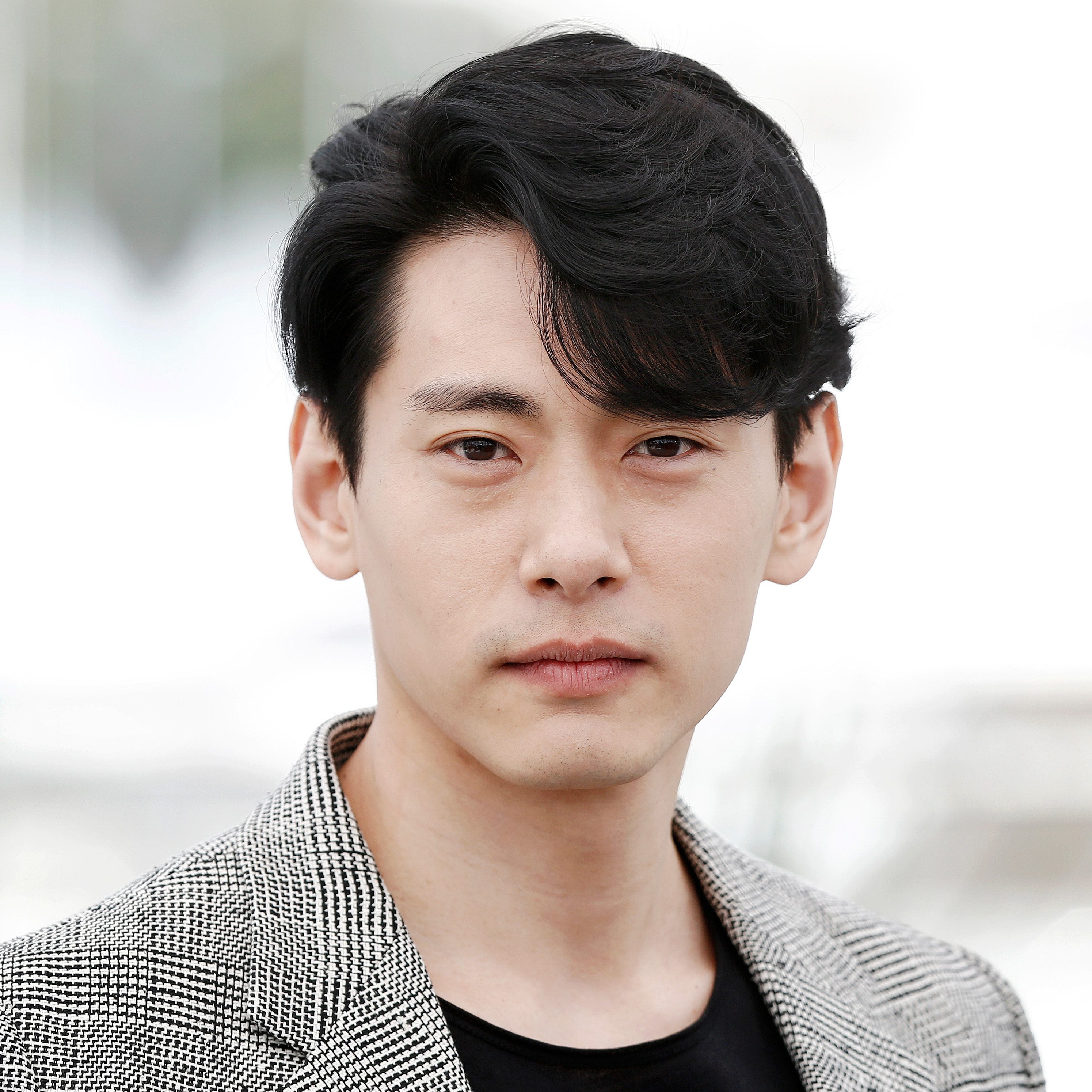 50 Popular Korean Hairstyles For Men To Copy in 2024