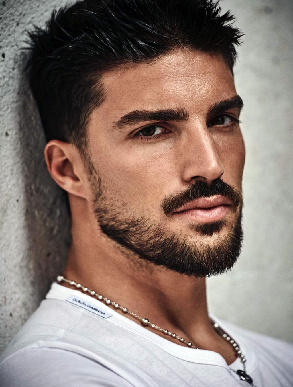 Exciting Chin Strap Beard Variations Haircut Inspiration