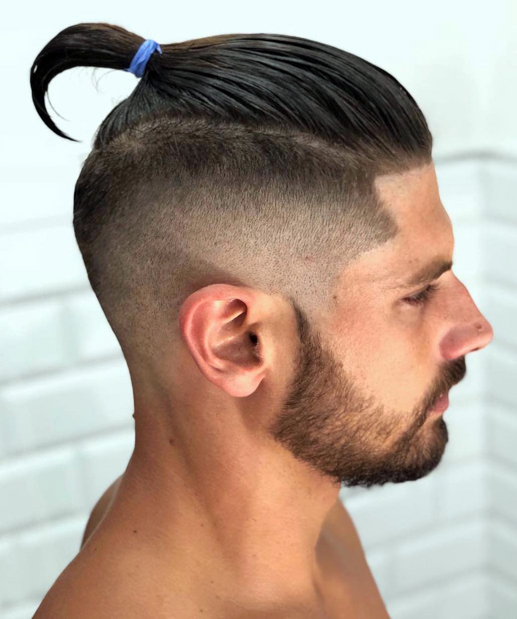 45 Awesome Top Knot Hairstyle Ideas For Men To Try in 2024 | Cabelo  masculino, Cortes de cabelo masculinos da moda, Penteados masculinos