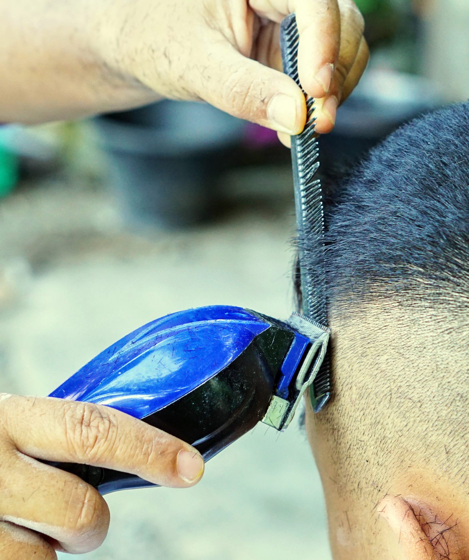 cutting men's hair with clippers blending