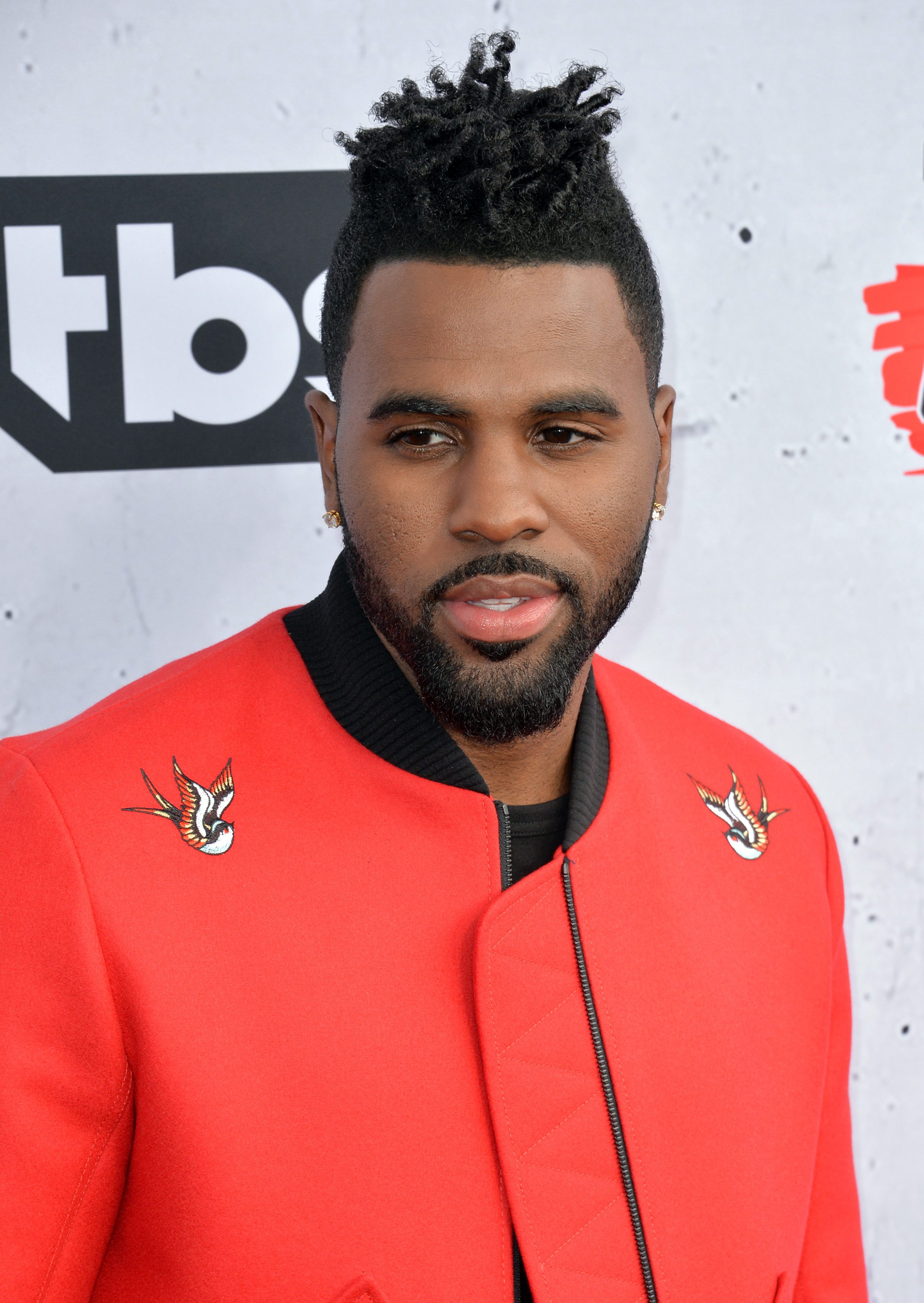 Jason Derulo’s Extravagant Short Twists